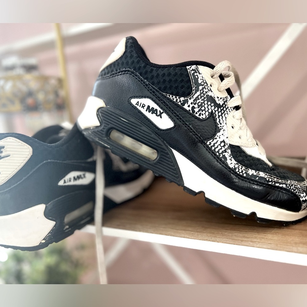 Nike Air Max animal print shoe 5 youth